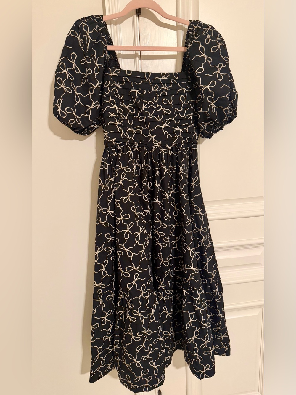 The A&F Emerson Poplin Puff Sleeve
Midi Dress